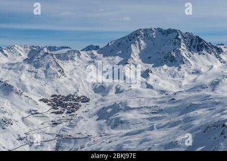 Frankreich, Savoie, Vanoise-Massiv, drei Täler Skigebiet, Saint Martin de Belleville, Les Menuires, vom Gipfel der Pointe de la Masse, Blick in Richtung Val Thorens und der Aiguille de Peclet Stockfoto