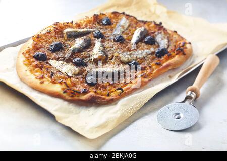 pissaladière Sardinen Stockfoto