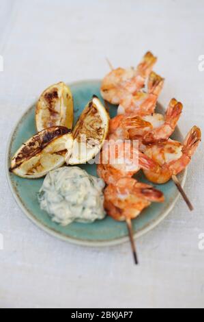 Garnelenspieß mit Remoulade-Sauce Stockfoto