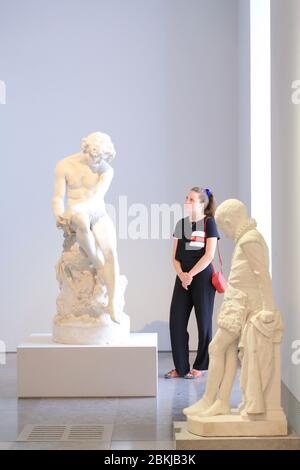 Portugal, Lissabon, Chiado, MNAC (Museu Nacional de Arte Contemporânea do Chiado), Skulpturen von José Simões de Almeida (1877) auf der rechten Seite und Antonio Soares dos Reis (1872) auf der linken Seite Stockfoto