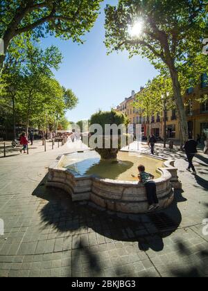 Frankreich, Bouches du Rhone, Aix en Provence, Cours Mirabeau, Brunnen der 9 Kanonen