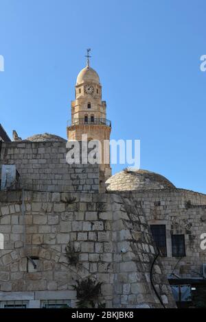 Kirche der Himmelfahrt der Jungfrau auf dem Berg Zion. Dormizion Abbey an der südlichen Stadtmauer der Altstadt in Jerusalem. Stockfoto