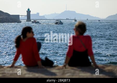 Frankreich, Bouches du Rhone, Marseille, 2. Arrondissement, Euromediterranien, Robert Laffont Promenade, Esplanade J4, Pointe du Pharo und Desirade Leuchtturm im Hintergrund Stockfoto