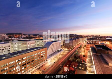 Frankreich, Bouches du Rhone, Marseille, 2. Arrondissement, Euromediterranien, La Joliette, Les Espaces Culturels du Silo d'Arenc, Les Docks, Golden Tulip Hotel, Euromed Centre, Astrolabe, Autobahn A55 Stockfoto