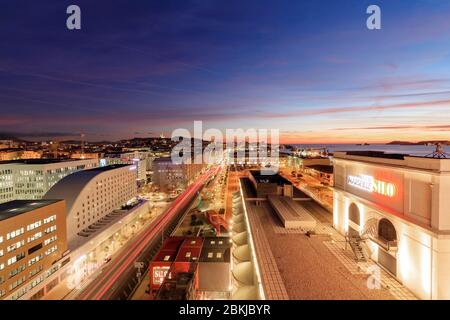 Frankreich, Bouches du Rhone, Marseille, 2. Arrondissement, Euromediterranien, La Joliette, Les Espaces Culturels du Silo d'Arenc, Les Docks, Golden Tulip Hotel, Euromed Centre, Astrolabe, Autobahn A55 Stockfoto