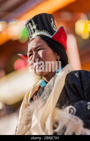 Indien, Jammu und Kaschmir, Ladakh, Leh, Chowkhang Gompa Buddhistisches Kloster, Losar, tibetische Neujahrsfeier, Parade der Frauen in traditionellen Kostümen, Höhe 3500 Meter Stockfoto