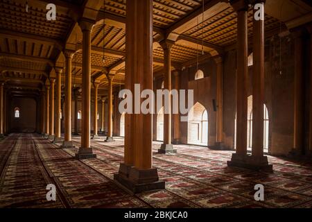 Indien, Jammu und Kaschmir, Srinagar, Jamia Masjid Moschee, Gebetshalle Stockfoto