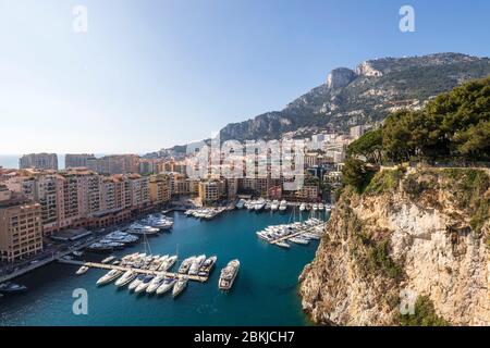Fürstentum Monaco, Monaco, Fontvieille, Fontvieille, im Hintergrund der Gipfel des Tête de Chien Stockfoto