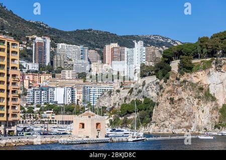 Fürstentum Monaco, Monaco, Fontvieille, Fontvieille Hafen, im Hintergrund der Bezirk La Condamine Stockfoto