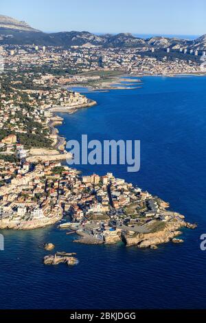 Frankreich, Bouches du Rhone, Marseille, 7. Arrondissement, Endoume, Malmousque Bucht, Rocher des Pendus und Endoume Hafen, Prado Strände im Hintergrund (Luftaufnahme) Stockfoto