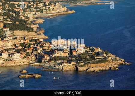 Frankreich, Bouches du Rhone, Marseille, 7. Arrondissement, Endoume, Malmousque Bucht, Rocher des Pendus und Endoume Hafen (Luftaufnahme) Stockfoto