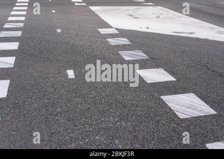 Straße Asphalt Textur mit Trennlinien Stockfoto