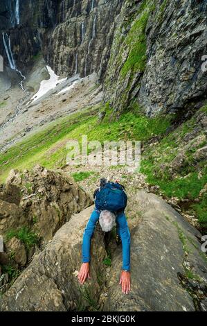 Frankreich, Hautes-Pyrenees, Gavarnie-Gèdre, Nationalpark Pyrenäen, cirque Gavarnie, UNESCO-Weltkulturerbe, Passage mythique de l'Echelle des Sarradets Stockfoto