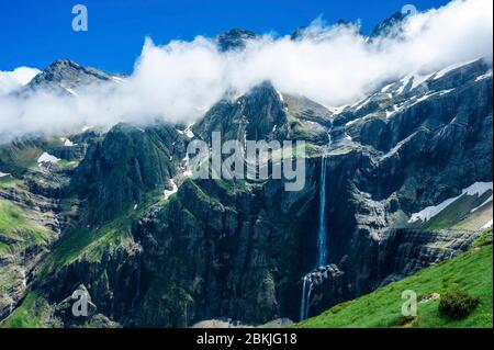 Frankreich, Hautes-Pyrenees, Gavarnie-Gèdre, Nationalpark Pyrenäen, cirque Gavarnie, als Weltkulturerbe der UNESCO, der große Katarakt, mit einem Sturz von 423 m Stockfoto