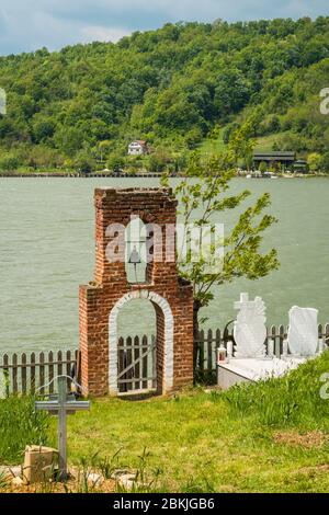 Serbien, Bor, Kladovo, orthodoxer Friedhof am Donauufer Stockfoto