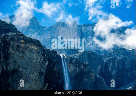 Frankreich, Hautes-Pyrenees, Gavarnie-Gèdre, Nationalpark Pyrenäen, cirque Gavarnie, als Weltkulturerbe der UNESCO, der große Katarakt, mit einem Sturz von 423 m Stockfoto