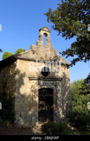 Frankreich, Vaucluse, regionaler Naturpark Luberon, Oppede le Vieux, rue de Penitents, Kapelle Stockfoto