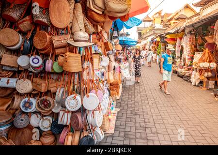 Touristen besuchen den Ubud Markt oder bekannt als Ubud Art Market Stockfoto