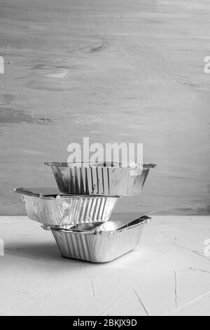 Food take away Aluminium Container, verpackt Mittagessen Lieferservice Konzept Stockfoto