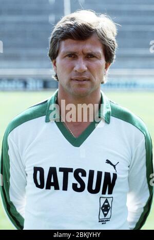 Berlin, Deutschland. Mai 2020. Jupp HEYNCKES feiert am 9. Mai 2020 seinen 75. Geburtstag. Archivfoto: Josef Juppp HEYNCKES, Deutschland, Fußballtrainer, Borussia Mönchengladbach, Portrait, Portrait, Portrait Format, 13. August 1980. Kredit: dpa/Alamy Live News Stockfoto