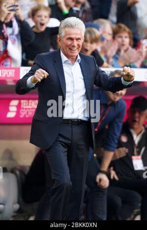 Jupp HEYNCKES feiert am 9. Mai 2020 seinen 75. Geburtstag. Archivfoto: Bayern - Trainer Jupp HEYNCKES (M). Fußball, FC Bayern München (M) - SC Freiburg (FR) 5: 0, Bundesliga, 8. Spieltag, Saison 2017/2018, am 14. Oktober 2017 in München/ALLIANZARENA/Deutschland. ¬ Verwendung weltweit Stockfoto
