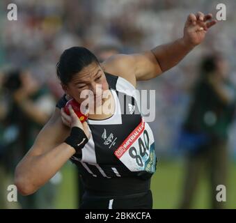 MANCHESTER - JULI 28: Valerie ADAMS Valerie aus Neuseeland tritt im City of Manchester Stadium während des Commonweal 2002 im Women's Shot Putt Final an Stockfoto