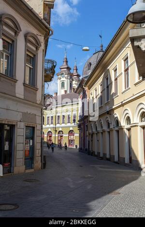 Eger, Ungarn - 04 25 2020: Leere Straße in Eger, Ungarn Stockfoto