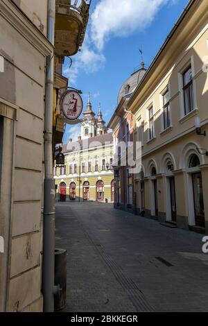 Eger, Ungarn - 04 25 2020: Leere Straße in Eger, Ungarn Stockfoto