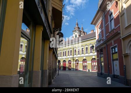 Eger, Ungarn - 04 25 2020: Leere Straße in Eger, Ungarn Stockfoto