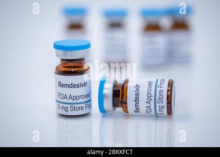 Remdesivir antivirales Medikament, das von der FDA für die Behandlung der neuen COVID-19-Pandemie zugelassen wurde Stockfoto