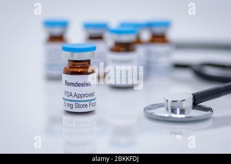 Remdesivir antivirales Medikament, das von der FDA für die Behandlung der neuen COVID-19-Pandemie zugelassen wurde Stockfoto