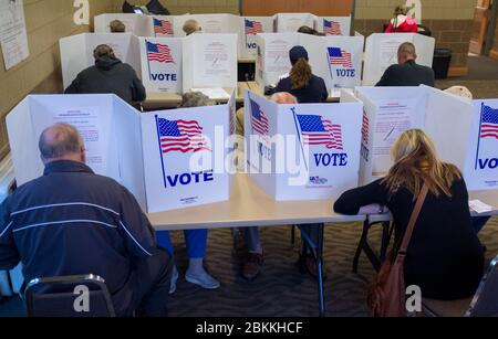 Die Wähler haben während der Zwischenwahlen 2014 im Jefferson County, Missouri, ihre Stimme gegeben Stockfoto