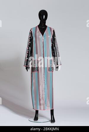 Kaftan Kleid Schaufensterpuppe in weißem Hintergrund isoliert Stockfoto