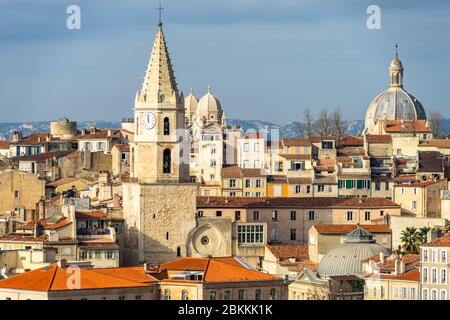 Skyline von Le Panier Viertel, die berühmte Altstadt von Marseille und eine der meistbesuchten Touristenattraktionen der Stadt, Frankreich Stockfoto