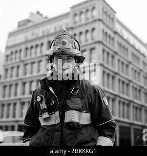 Brooklyn, New York, USA. Juli 2019. Portait von Connecticut Feuerwehrmann, MARK GARNISON. Der Internationale Tag der Feuerwehrleute ist der 4. Mai und ein Tag, an dem allen Feuerwehrleuten für ihren außergewöhnlichen Mut und ihre Selbstlosigkeit gedankt wird. Quelle: Jodi Jones/ZUMA Wire/Alamy Live News Stockfoto