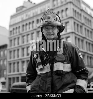 Brooklyn, New York, USA. Juli 2019. Portait von Connecticut Feuerwehrmann, MARK GARNISON. Der Internationale Tag der Feuerwehrleute ist der 4. Mai und ein Tag, an dem allen Feuerwehrleuten für ihren außergewöhnlichen Mut und ihre Selbstlosigkeit gedankt wird. Quelle: Jodi Jones/ZUMA Wire/Alamy Live News Stockfoto