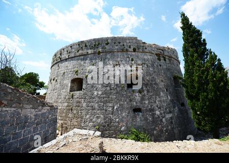 Die Fort Royal Ruins ist der höchste Punkt auf Lokrum Insel. Stockfoto