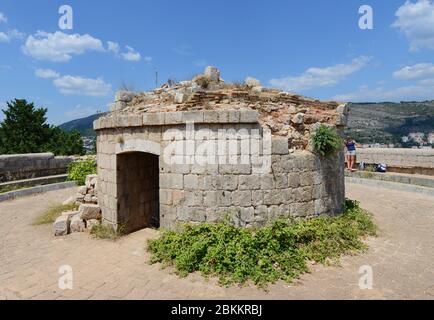 Die Fort Royal Ruins ist der höchste Punkt auf Lokrum Insel. Stockfoto