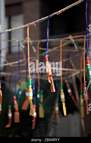 Nahaufnahme einiger Raketen, die ein Feuerwerk bilden, das während lokaler Festivals wie die fallas abgefeuert wird Stockfoto