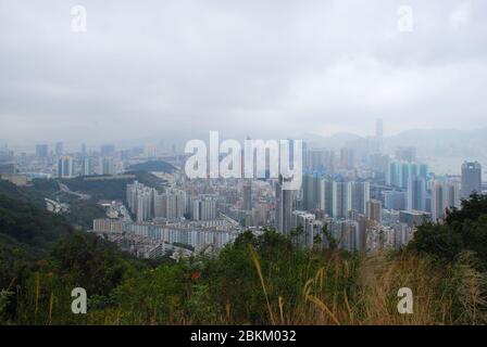 Urban Sprawl Highrise Apartmentblöcke Herrenhäuser Wohnungen High-Density Concrete New Territories Hong Kong Stockfoto