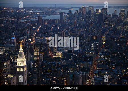 Manhattan Lichter in der Nacht vom Empire State Building, New York, USA Stockfoto