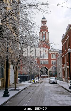 Knoxville USA - 17. Februar 2015 - Gerichtsgebäude in der Innenstadt von Knoxville nach Eissturm Stockfoto