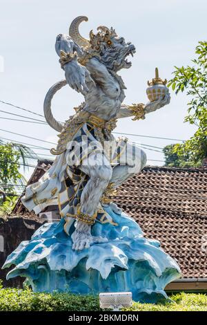 Statue von Hanuman, Hindu-gott und göttlichen Affen (vanara) Begleiter des gottes Rama. Bali, Indonesien. Vertikales Bild. Stockfoto