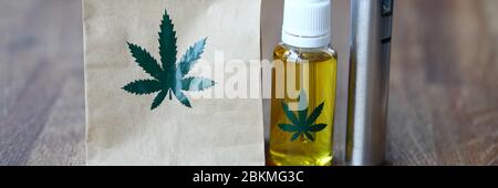 Papierbeutel aus biologischem Anbau mit Marihuana-Verdampfer cbd-Öl Stockfoto