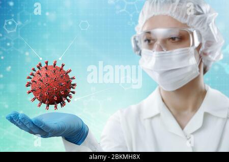 Innovative Technologien in Wissenschaft und Medizin . Wissenschaftlerin, die ein Virus-Modell in der Hand hält. Medizinisches Konzept. Stockfoto
