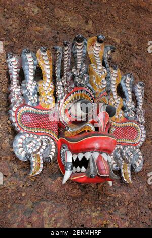 Die Naga Raksha (Cobra-Dämon) Maske des 'Raksha Kolama' (Dämonentanz), Sri Lanka Stockfoto