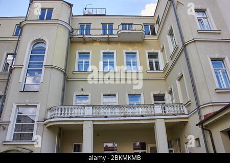 Fassade des Altbaus Stockfoto