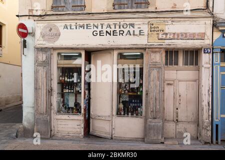 Bordeaux , Aquitaine / Frankreich - 04 15 2020 : bridel beurre alimentation generale french vintage Store Stockfoto