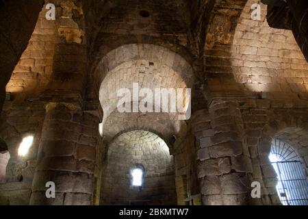 Innenraum der westgotischen Kirche Santa Maria de Melque, Toledo Stockfoto