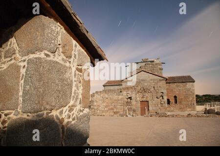 Außenansicht der westgotischen Kirche Santa Maria de Melque, Toledo Stockfoto